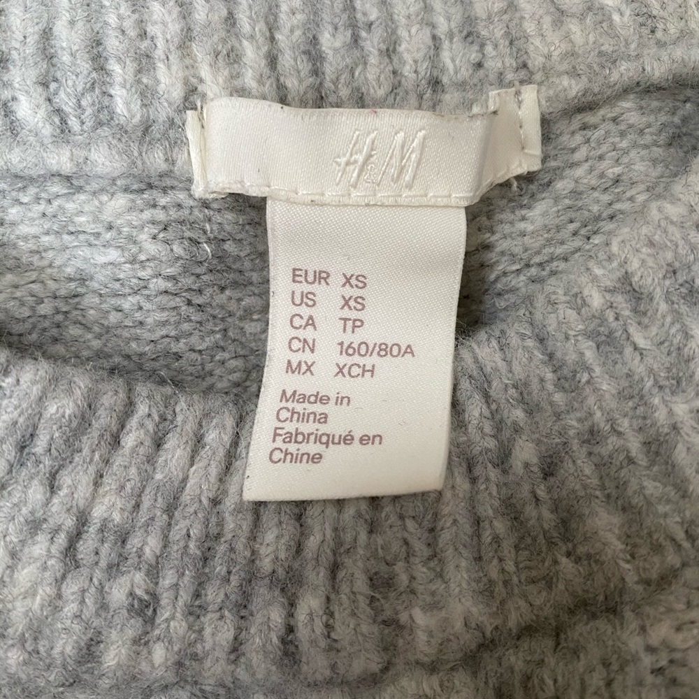 H&M sweater - Picture 2 of 3